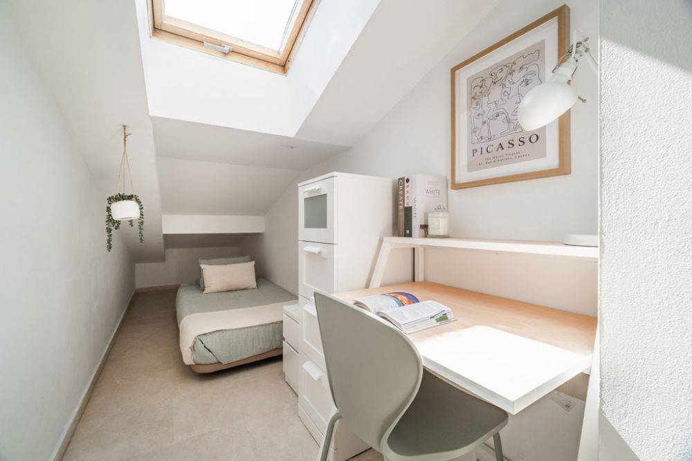 Nice attic room in Madrid