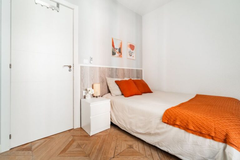 Ideal room in Carranza Street