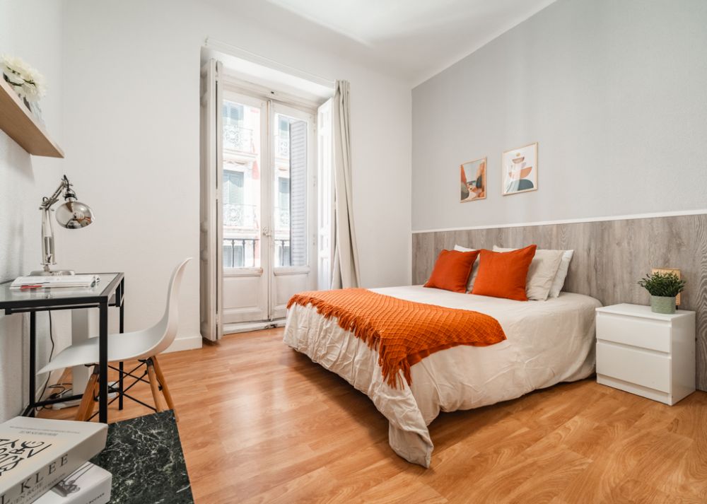 Large and beautiful room in Chamberí