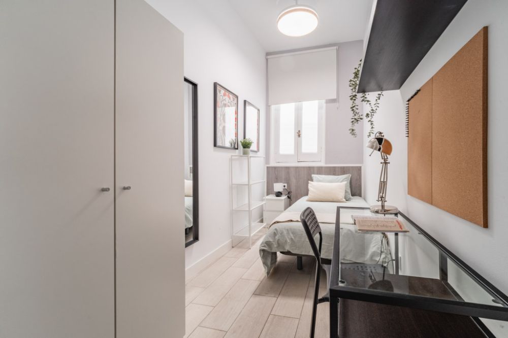 Single room close to Gran Vía