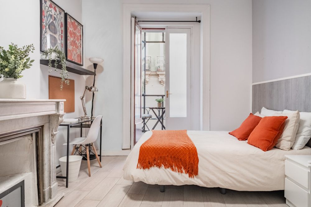 Spacious room in Fuencarral