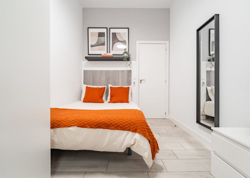 Well-equipped room in Fuencarral Street