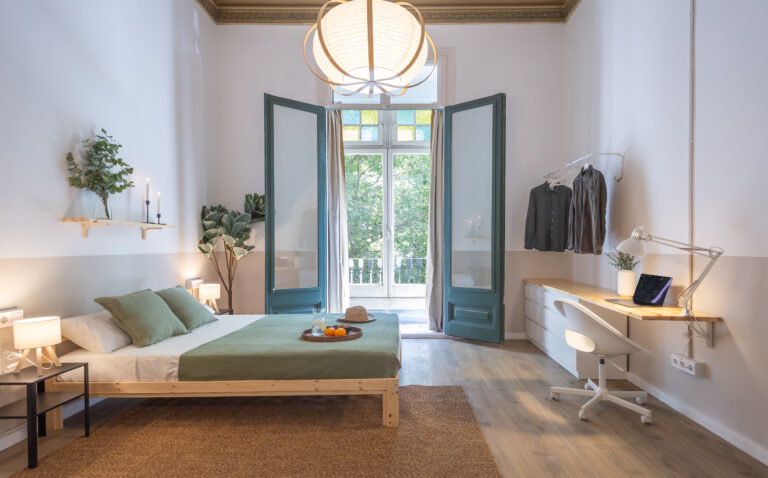 Pau6 Habitación doble amplia con balcón privado en Eixample