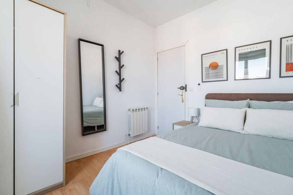 Room with balcony in Redondilla Street