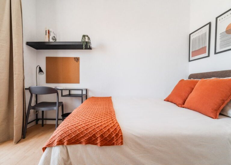 Wonderful room in Redondilla Street
