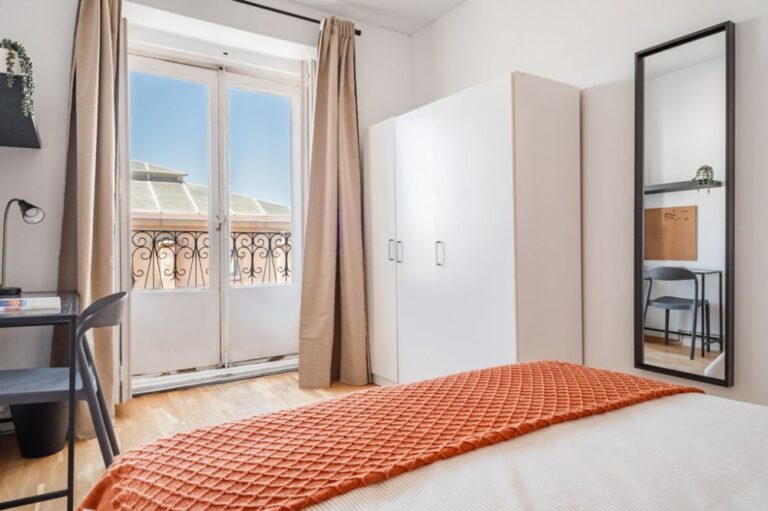 Cozy room in Redondilla Street