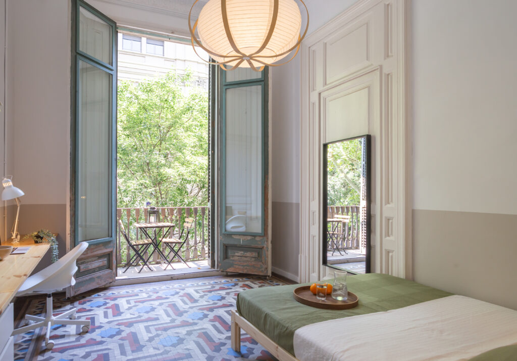Claris2 Habitación doble luminosa con balcón privado y mosaico Nolla