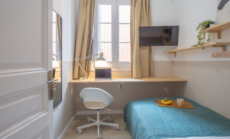Pons4 Habitación individual con Smart TV en Sant Andreu